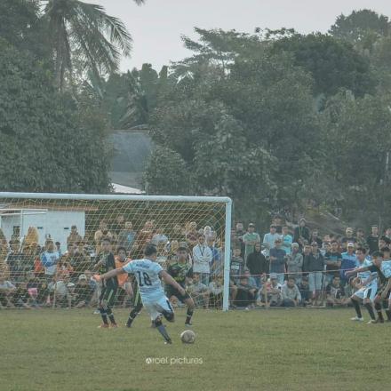 Tendangan yang menyebabkan Gawang Batulohe Bobol